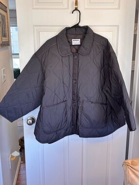 Old Navy Quilted Boxy Jacket in Grey